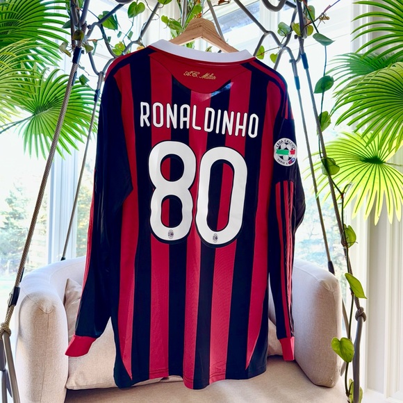 Inspired AC Milan 2009-2010 - Ronaldinho #80 Jersey Retro Football - Picture 1 of 5